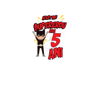 Acest mic supererou are 5 ani model negru pe tricou