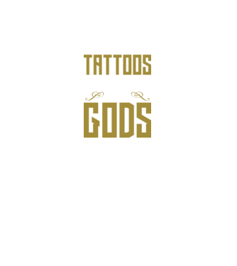 A man without tattoos is invisible to the gods model negru pe tricou