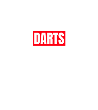 DARTS HERO model negru pe tricou