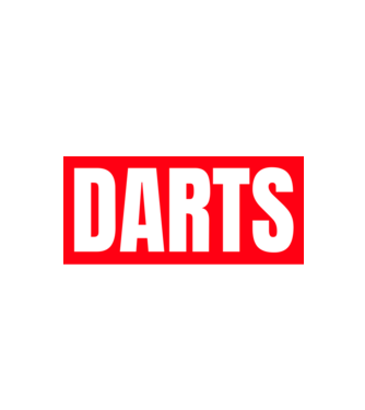 DARTS HERO model negru pe tricou