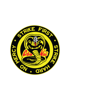 Strike first strike hard logo model negru pe tricou