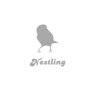 Nestling model negru pe tricou