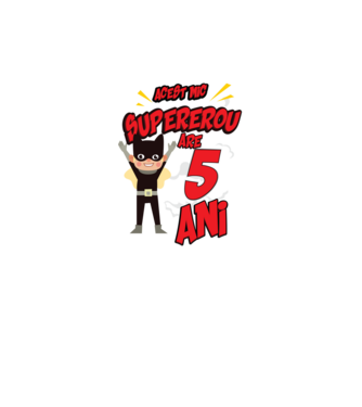 Acest mic supererou are 5 ani model negru pe tricou