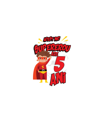 Acest mic supererou are 5 ani model negru pe tricou