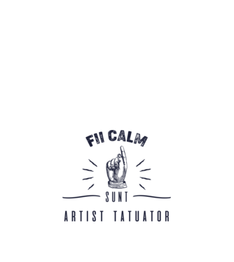 Fii calm, sunt artist tatuator model nisipiu pe tricou