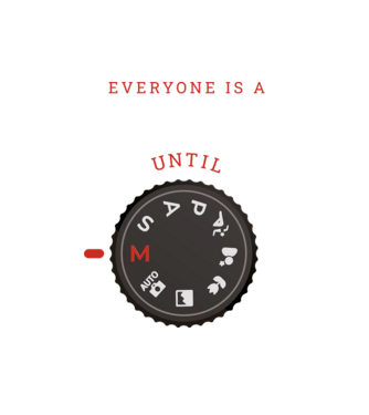 Everyone is a photographer until model alb pe tricou