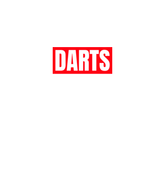 DARTS HERO model negru pe tricou