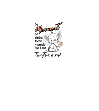 Ce minunat că dintre toate mamele din lume, tu ești a mea! model alb pe tricou
