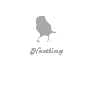 Nestling model negru pe tricou