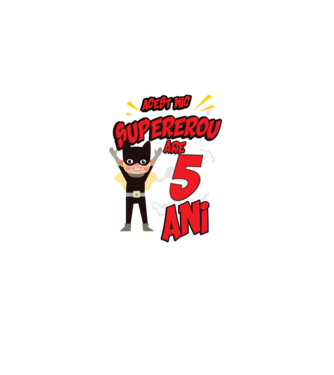 Acest mic supererou are 5 ani model negru pe tricou