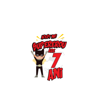 Acest mic supererou are 7 ani model negru pe tricou