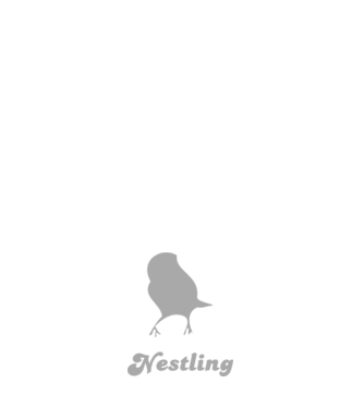 Nestling model albastru închis pe tricou