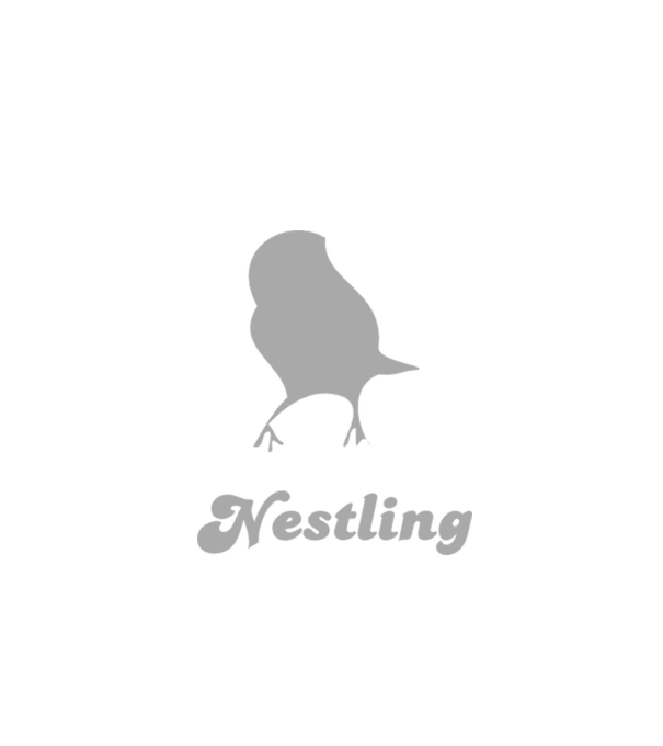 Nestling model negru pe tricou