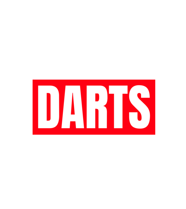 DARTS HERO model negru pe tricou