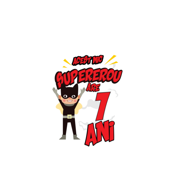 Acest mic supererou are 1 an model negru pe tricou