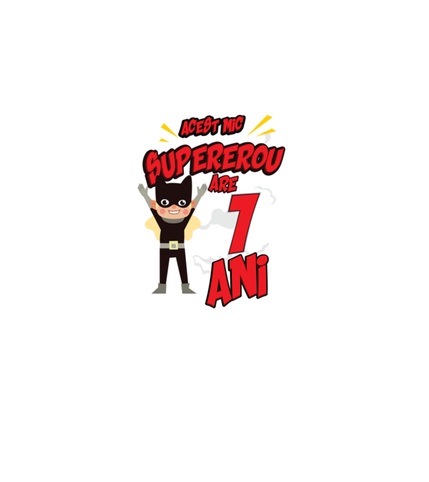 Acest mic supererou are 1 an model negru pe tricou