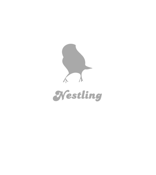 Nestling model negru pe tricou