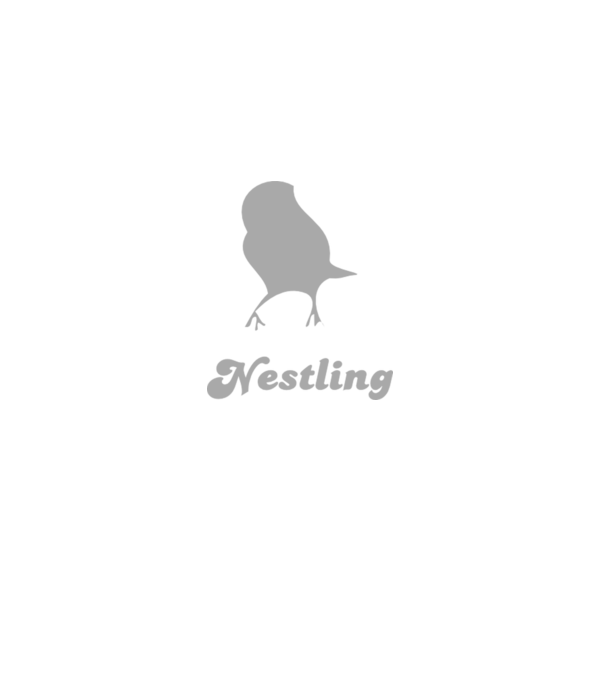 Nestling model negru pe tricou