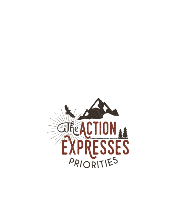 The action expresses priorities model alb pe tricou