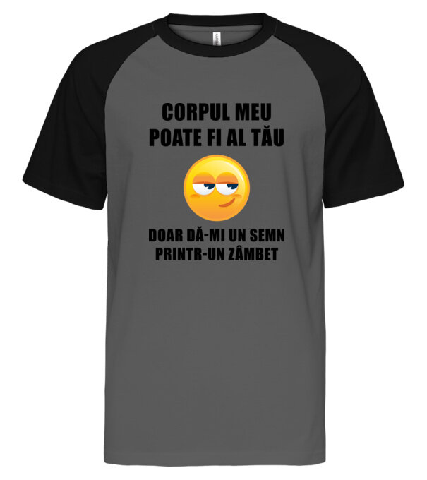  model  pe tricou