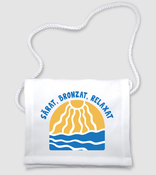 Sărat, bronzat, relaxat model alb pe tricou