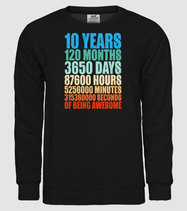 10 years of being awesome model negru pe tricou