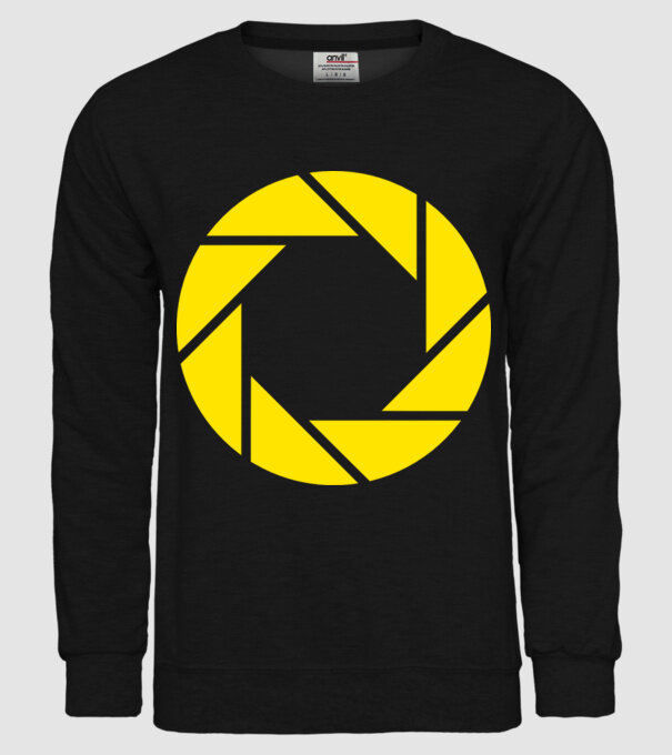 Blende model negru pe tricou