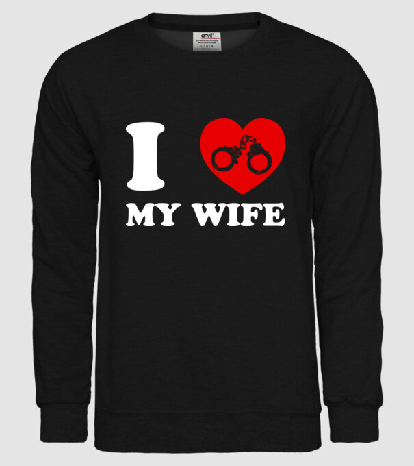 I love my wife model negru pe tricou