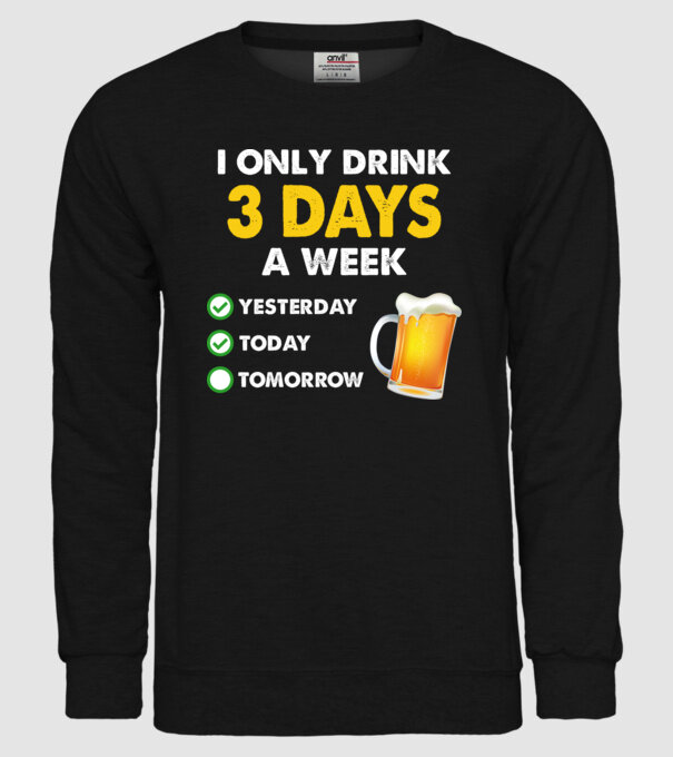 I only drink 3 days a week model negru pe tricou