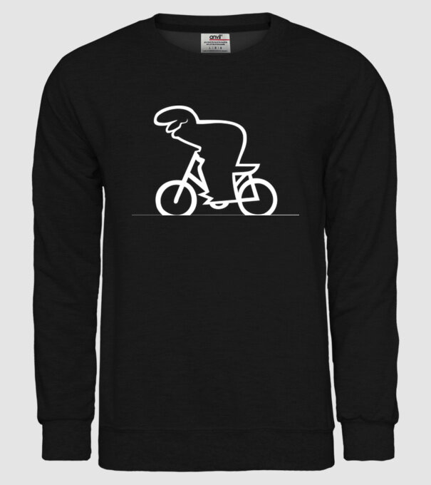  model negru pe tricou