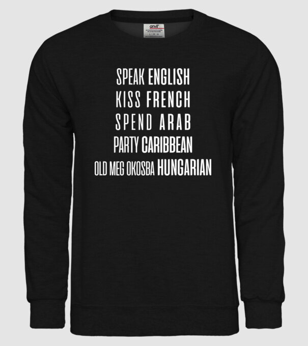 model negru pe tricou