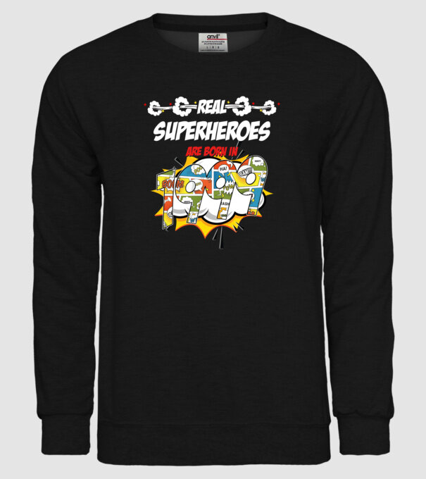 real superheroes are born in 1999 model negru pe tricou