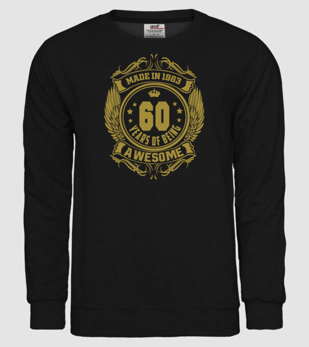 60 years of being awesome winged model negru pe tricou
