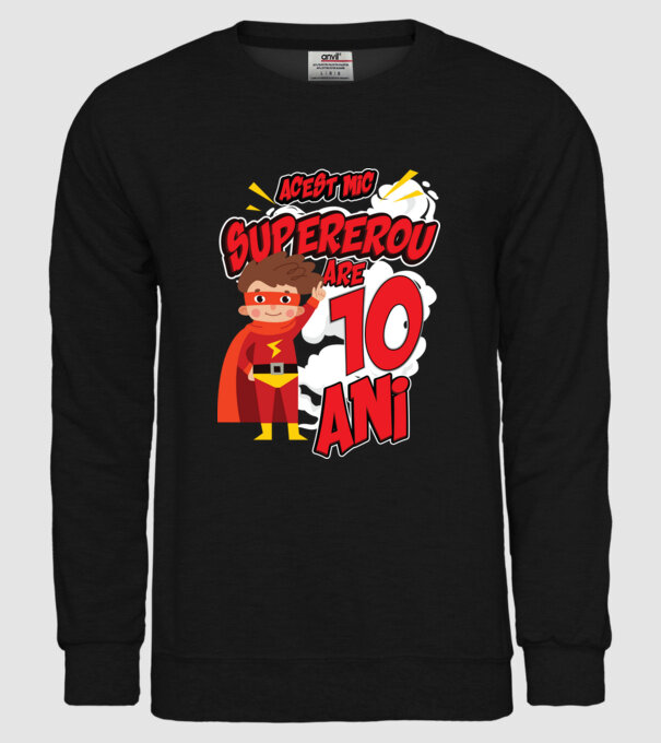Acest mic supererou are 10 ani model negru pe tricou