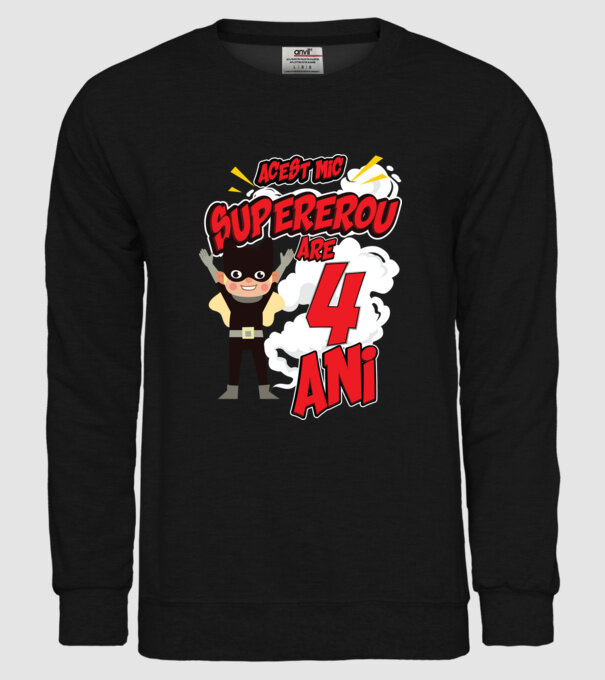 Acest mic supererou are 4 ani model negru pe tricou