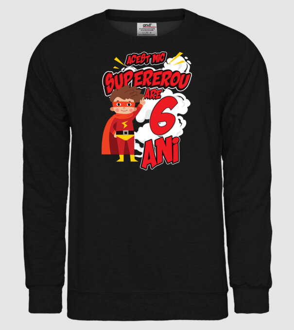 Acest mic supererou are 6 ani model negru pe tricou