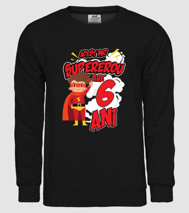 Acest mic supererou are 6 ani model negru pe tricou