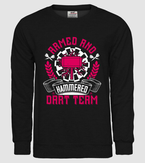 Armed and Hammered dart team model negru pe tricou