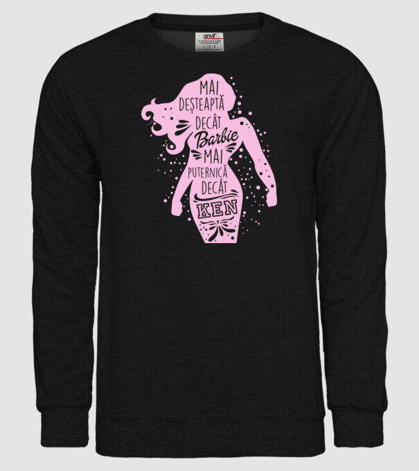 Mai deșteaptă decât Barbie, mai puternică decât Ken model negru pe tricou