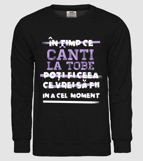 în timp ce cânți la tobe poți fi ceea ce vrei să fii - în acel moment model negru pe tricou