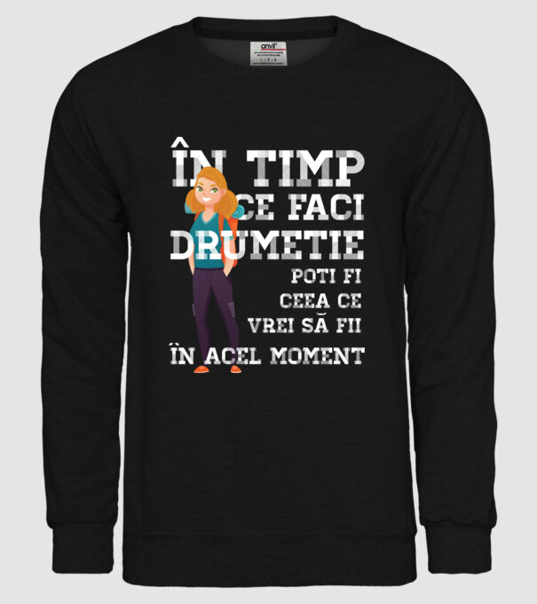 în timp ce faci drumeție poți fi ceea ce vrei să fii - în acel moment model negru pe tricou