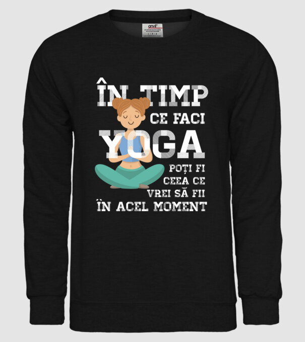 în timp ce faci yoga poți fi ceea ce vrei să fii - în acel moment model negru pe tricou