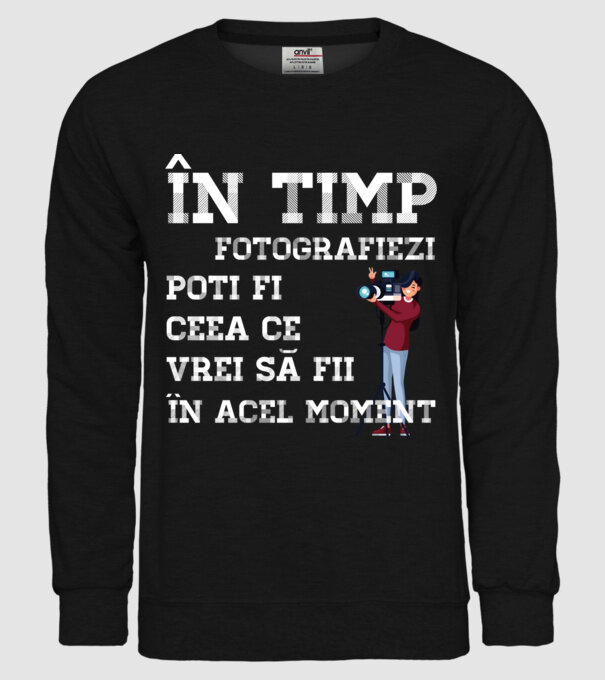 în timp ce fotografiezi poți fi ceea ce vrei să fii - în acel moment model negru pe tricou