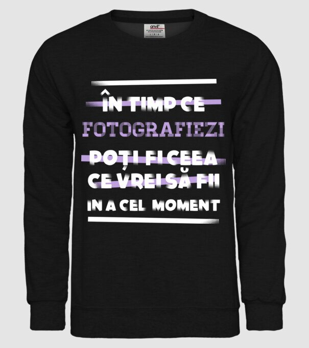 în timp ce fotografiezi poți fi ceea ce vrei să fii - în acel moment model negru pe tricou