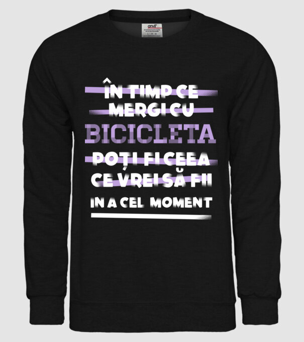 în timp ce mergi cu bicicleta poți fi ceea ce vrei să fii - în acel moment model negru pe tricou