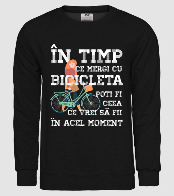 în timp ce mergi cu bicicleta poți fi ceea ce vrei să fii - în acel moment model negru pe tricou