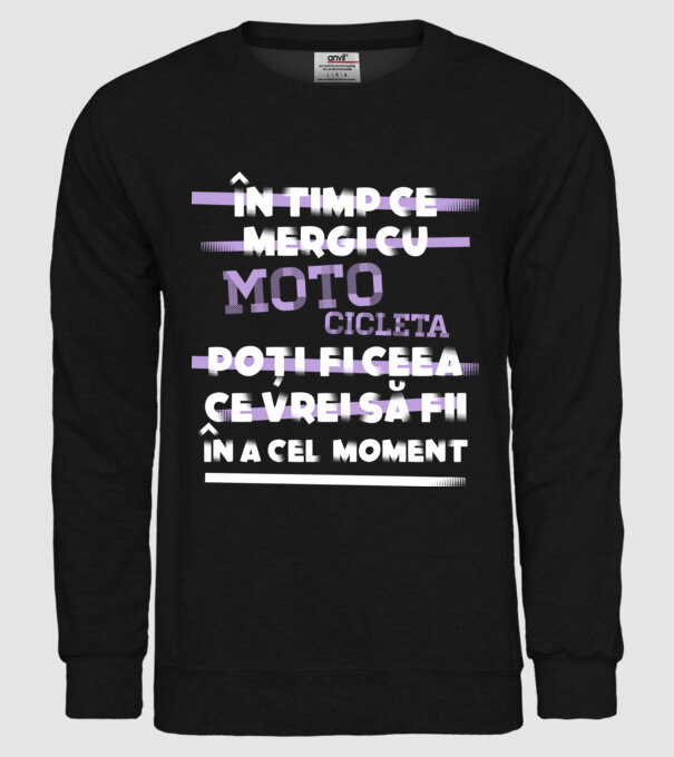 în timp ce mergi cu motocicleta poți fi ceea ce vrei să fii - în acel moment model negru pe tricou