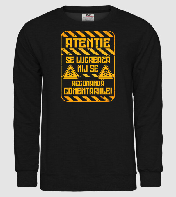 Nu se recomandă comentariile model negru pe tricou