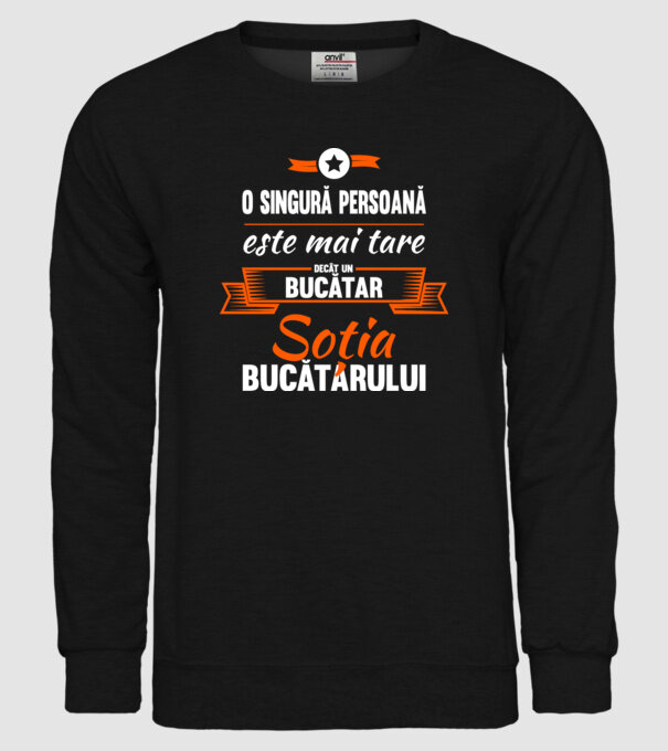 O singură persoană este mai tare decât un bucătar, soția bucătarului model negru pe tricou