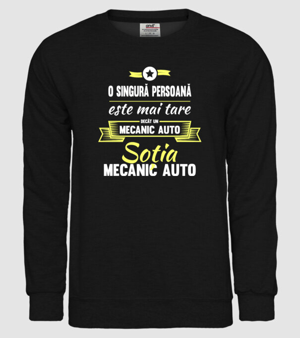 O singură persoană este mai tare decât un mecanic auto, soția mecanicului auto model negru pe tricou